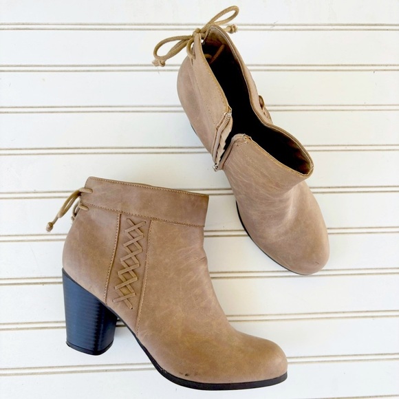 MADDEN GIRL Boots Size 10 Womens Brown Heels Side Zip Ankle Booties - Picture 1 of 14